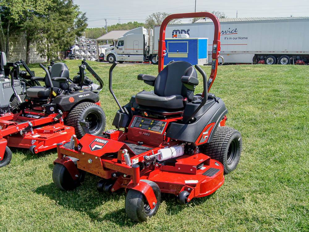 Ferris IS700 60-Inch Commercial Zero-Turn Mower | Model 5902061