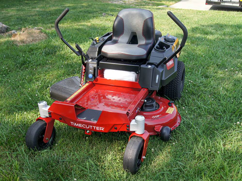 Toro TimeCutter 42-Inch Zero-Turn Mower, 22 HP Briggs & Stratton | 77401