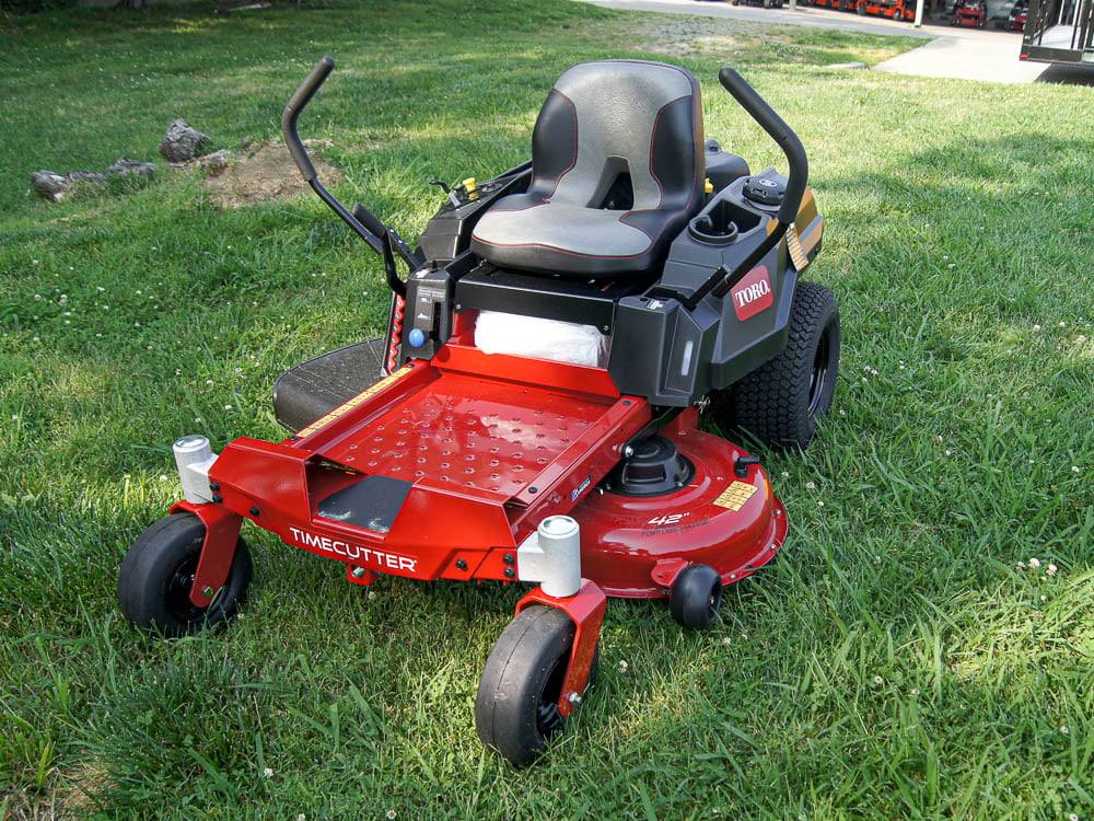 Toro TimeCutter 42-Inch Zero-Turn Mower, 22 HP Briggs & Stratton | 77401